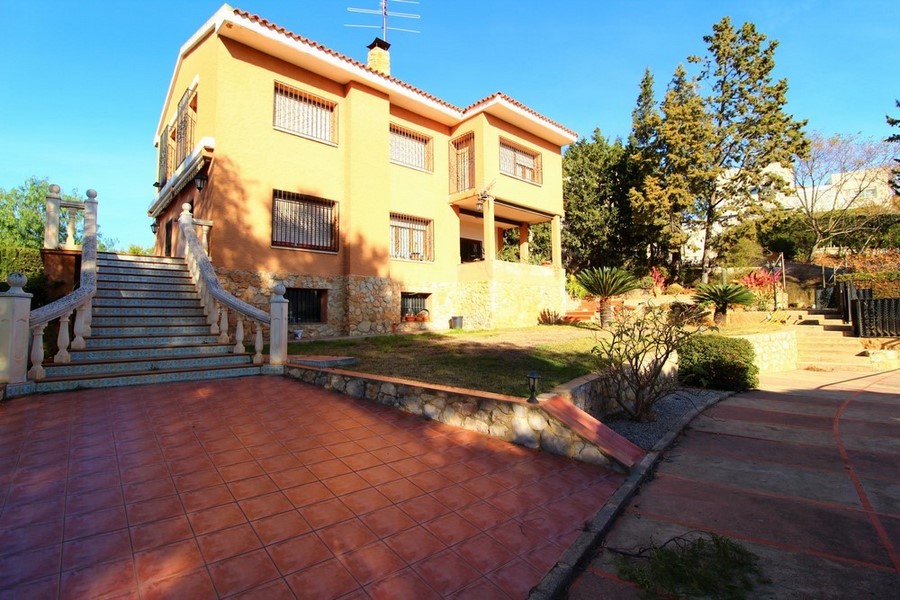 chalets_pareados_adosados | impresionante_chalet | Inmobiliaria